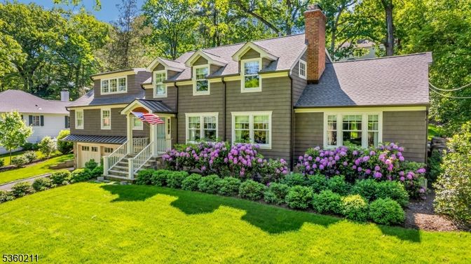 Exterior, Facade, Cape Cod