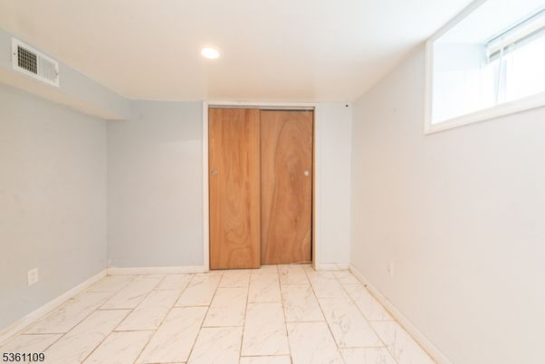 Empty room, Interior, Marble, Recessed Lighting