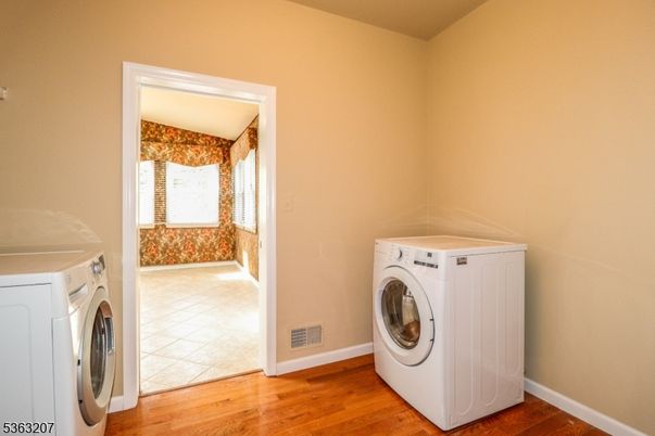 Interior, Washer, Wood Texture Flooring