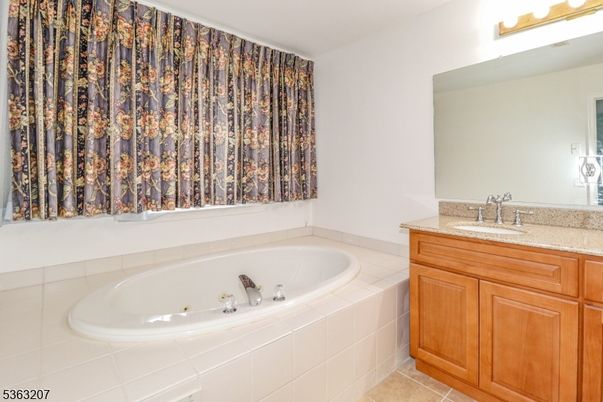 Bathroom, Interior, Tile Countertops
