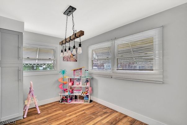 Interior, Pendant Lights, Wood Texture Flooring