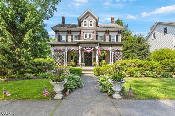 Exterior, Facade, Queen Anne Victorian