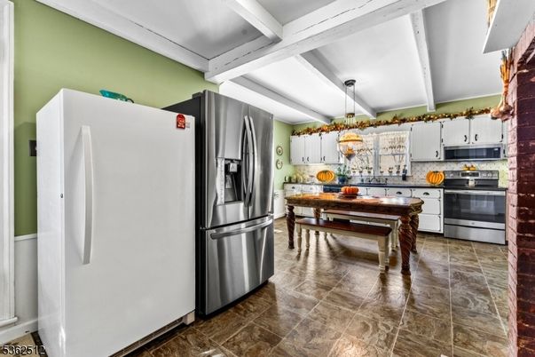 Chandelier, Dining room, Interior, Kitchen, Stainless Steel Appliances