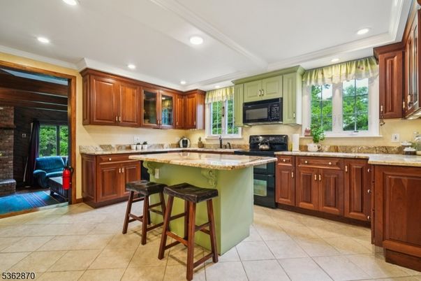Fireplace, Interior, Kitchen, Recessed Lighting