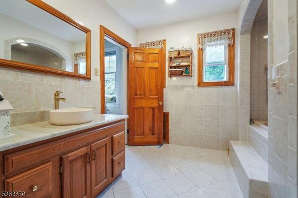Bathroom, Interior, Recessed Lighting, Tile Countertops