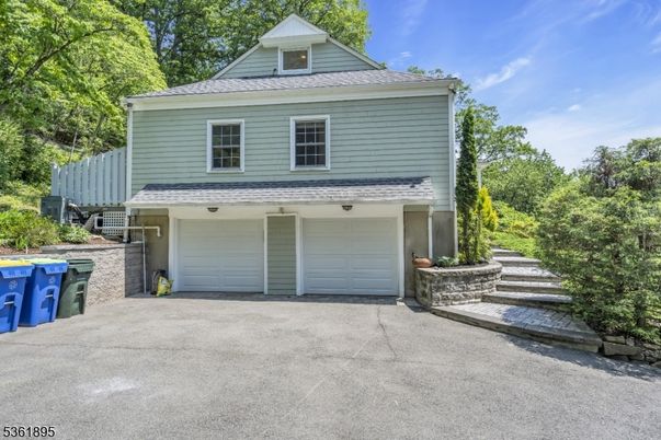 Attached, Exterior, Facade, American Foursquare