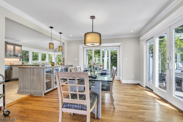 Dining room, Interior, Kitchen, Pendant Lights, Recessed Lighting, Wood Texture Flooring