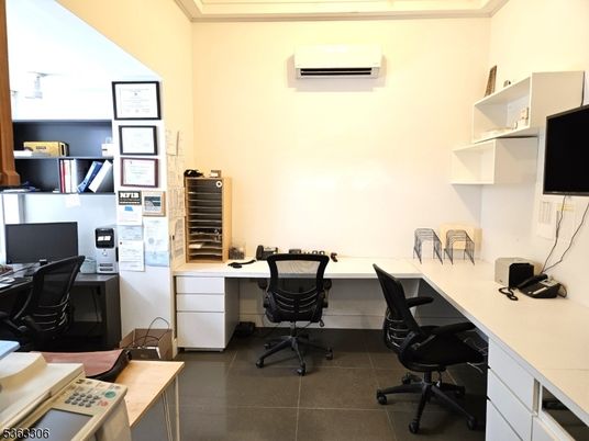 Home Office, Interior