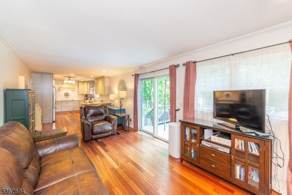 Interior, Kitchen, Living room, Pendant Lights, Recessed Lighting, Wood Texture Flooring