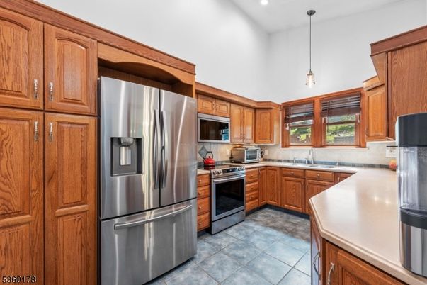 Interior, Kitchen, Pendant Lights, Recessed Lighting, Stainless Steel Appliances