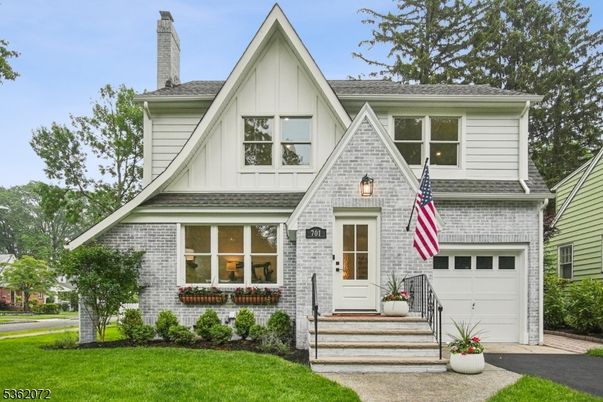 Attached, Exterior, Facade, Tudor Revival