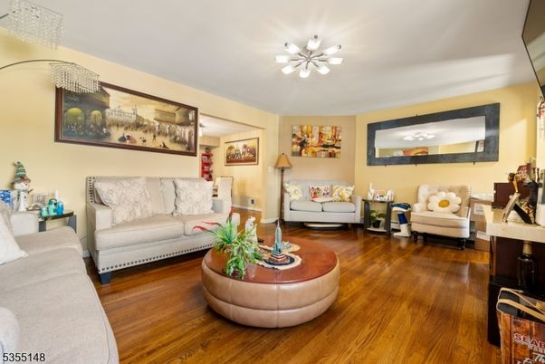 Interior, Living room, Pendant Lights, Wood Texture Flooring
