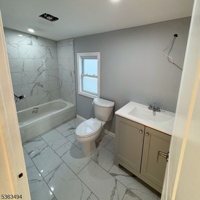 Bathroom, Interior, Marble, Marble Walls, Recessed Lighting