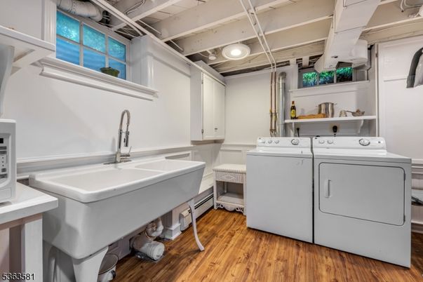 Interior, Utility Closets, Washer, Wood Texture Flooring