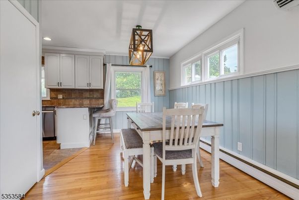 Dining room, Interior, Kitchen, Pendant Lights, Recessed Lighting, Wood Texture Flooring