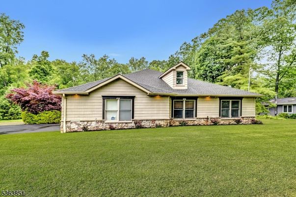 Backyard, Exterior, Facade, Ranch