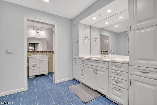 Bathroom, Dual Sink Vanities, Interior, Recessed Lighting