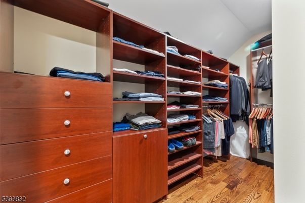 Interior, Walk-in Closets, Wood Texture Flooring