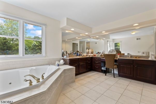 Bathroom, Dual Sink Vanities, Interior, Recessed Lighting