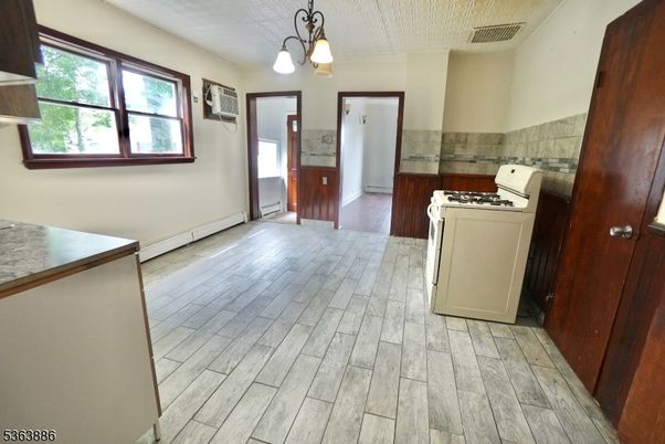 Interior, Washer, Wood Texture Flooring