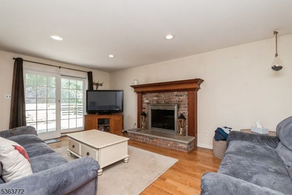 Fireplace, Interior, Living room, Pendant Lights, Recessed Lighting, Wood Texture Flooring