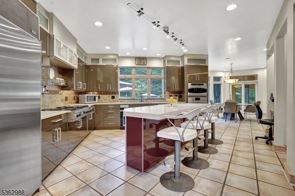 Dining room, Interior, Kitchen, Pendant Lights, Recessed Lighting, Stainless Steel Appliances