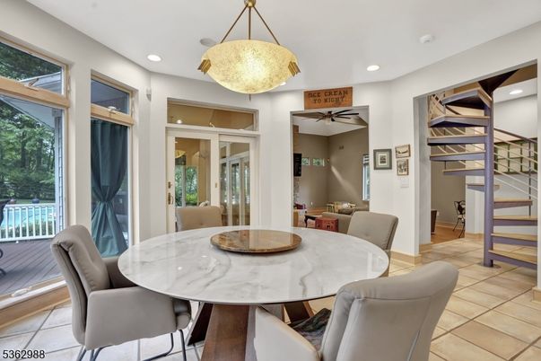 Dining room, Interior, Pendant Lights, Recessed Lighting