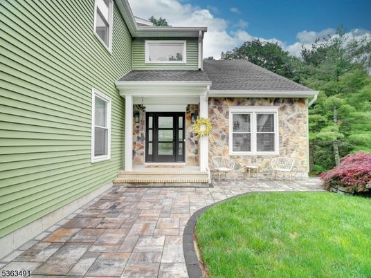 Exterior, Facade, Cape Cod