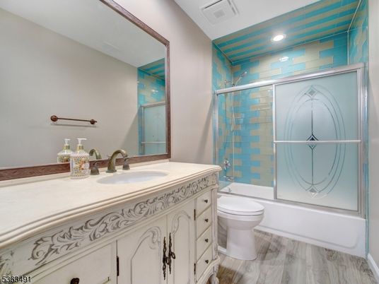 Bathroom, Interior, Recessed Lighting, Wood Texture Flooring