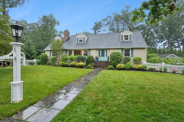 Backyard, Exterior, Facade, Cape Cod
