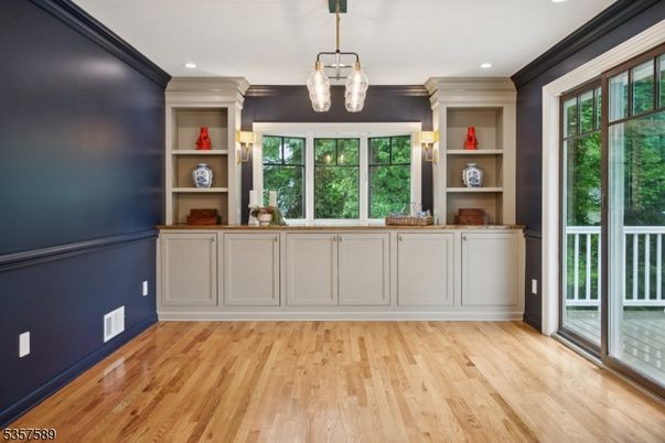 Interior, Pendant Lights, Recessed Lighting, Wood Texture Flooring