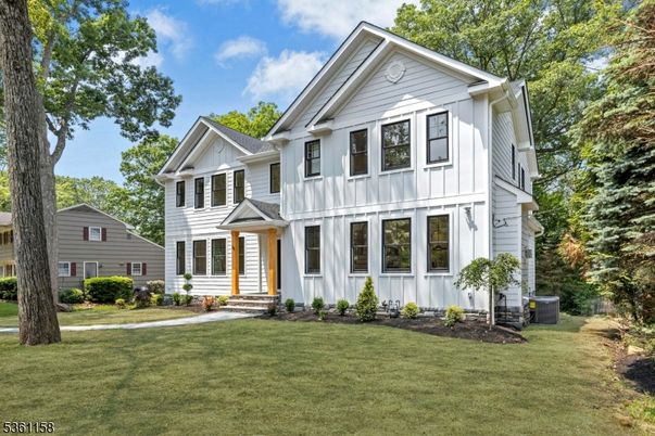 Exterior, Facade, Farmhouse