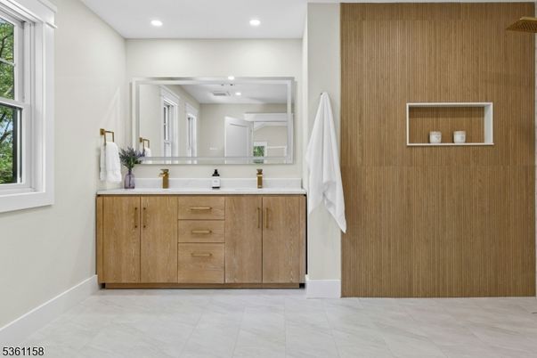 Bathroom, Interior, Recessed Lighting