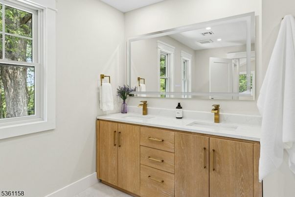 Bathroom, Dual Sink Vanities, Interior, Recessed Lighting