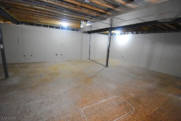 Empty room, Interior, Wooden Beams