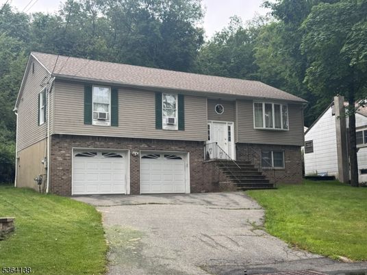 Attached, Exterior, Facade, Brick Facade, Raised Ranch