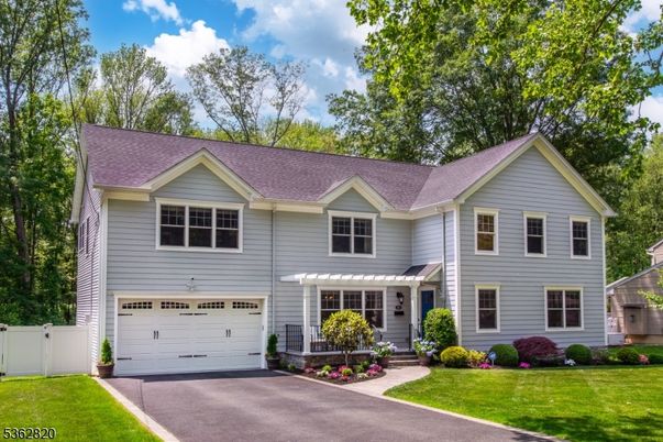 Attached, Exterior, Facade, Farmhouse