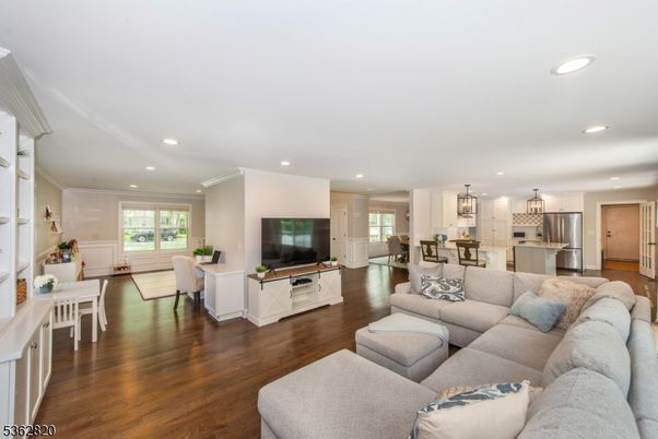 Dining room, Interior, Kitchen, Living room, Pendant Lights, Recessed Lighting, Stainless Steel Appliances, Wood Texture Flooring