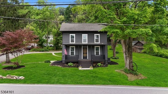Backyard, Exterior, Facade, American Foursquare