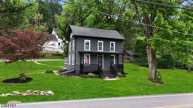 Backyard, Exterior, Facade, American Foursquare