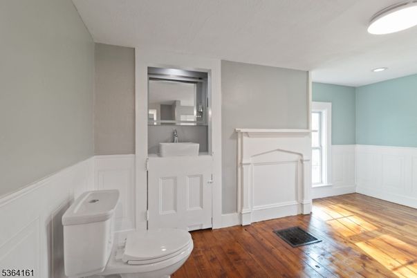 Bathroom, Interior, Recessed Lighting, Wood Texture Flooring
