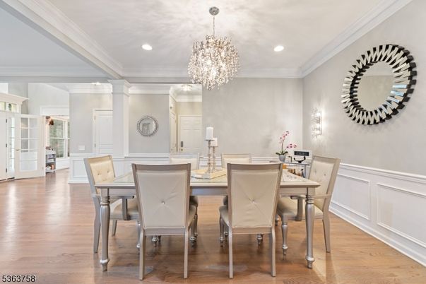 Chandelier, Dining room, Interior, Recessed Lighting, Wood Texture Flooring