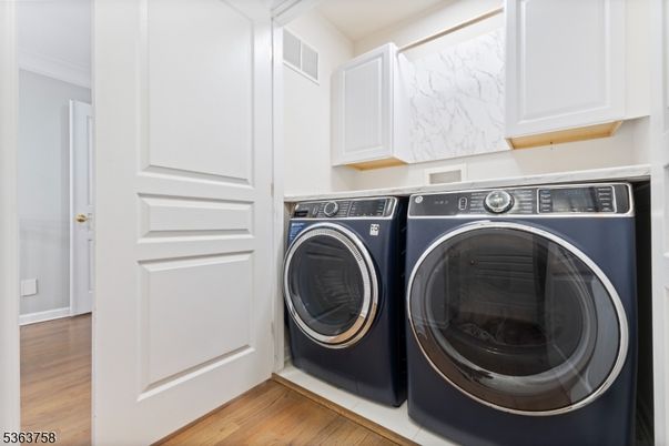 Interior, Washer, Wood Texture Flooring