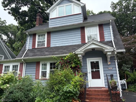 Exterior, Facade, Queen Anne Victorian