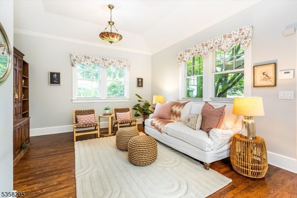 Interior, Living room, Pendant Lights, Wood Texture Flooring