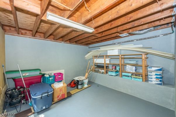 Empty room, Interior, Wooden Beams, Wooden Ceilings