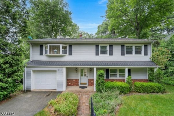 Attached, Exterior, Facade, Raised Ranch