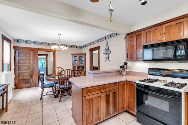 Chandelier, Dining room, Interior, Kitchen