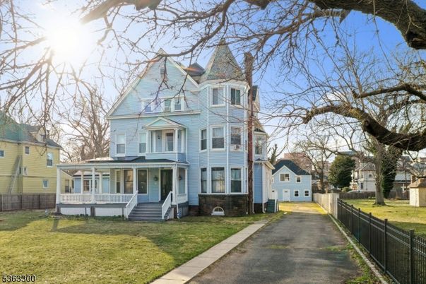 Backyard, Exterior, Facade, Queen Anne Victorian