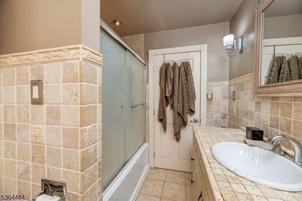 Bathroom, Glass Shower, Interior, Recessed Lighting, Tile Countertops